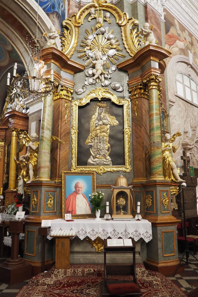 Ołtarz pw. Matki Boskiej Niepokalanie Poczętej i św. Jana Kapistrana