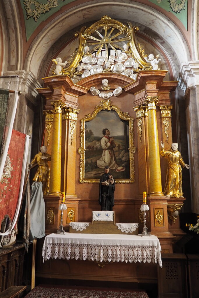 Ołtarz pw. św. Teresy od Dzieciątka Jezus i św. Izydora